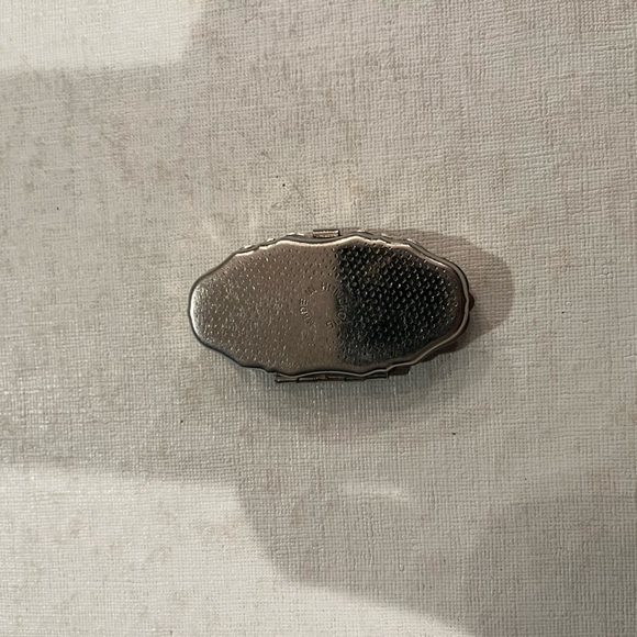 Vintage mid century modern etched starburst Spirograph style pill box. - Picture 5 of 10